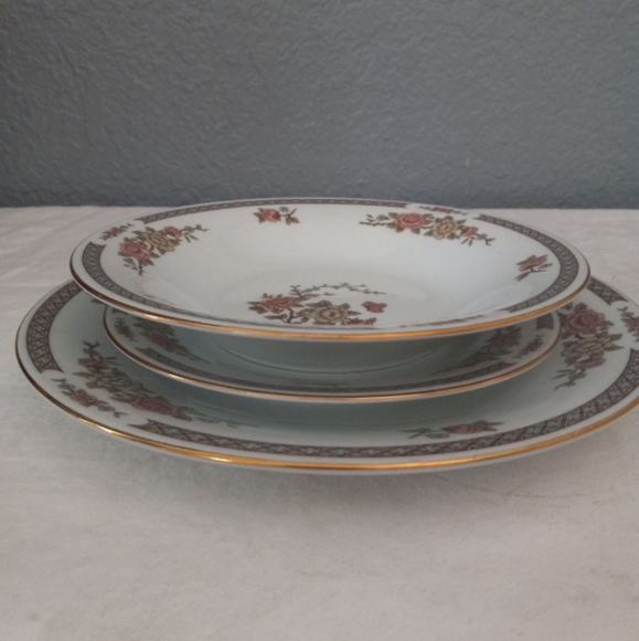 Service for 4 plus bonus creamer and sugar bowl Liling China - Picture 2 of 11